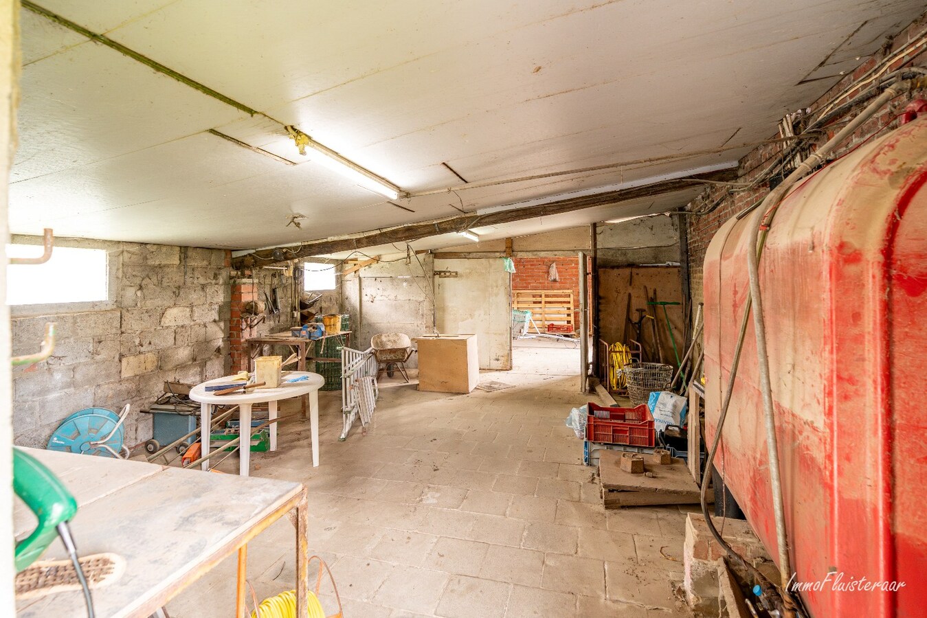 Te renoveren woning met bijgebouw en weiland op ca. 4813 m² 