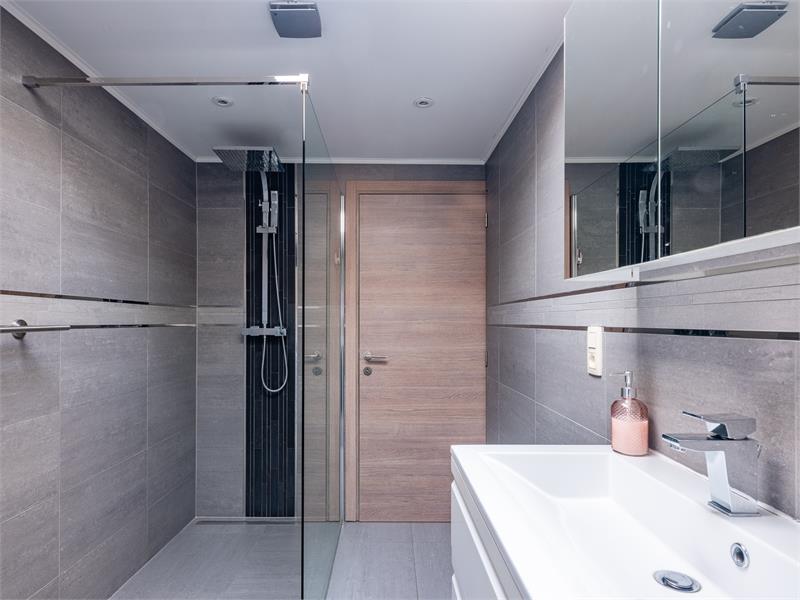 Ruime, subliem gerenoveerde woning in hartje Eeklo 