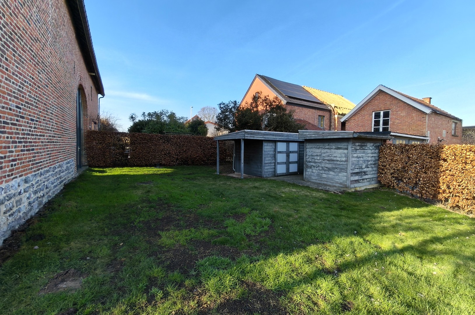 RUIME WONING VAN 390 m² MET GROTE TUIN EN ZWEMBAD 