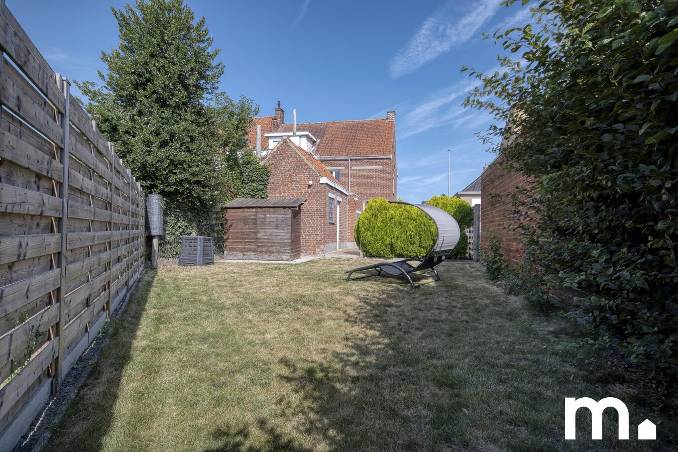 Kloeke half open bebouwing in Desselgem met tuin, terras en garage ! 