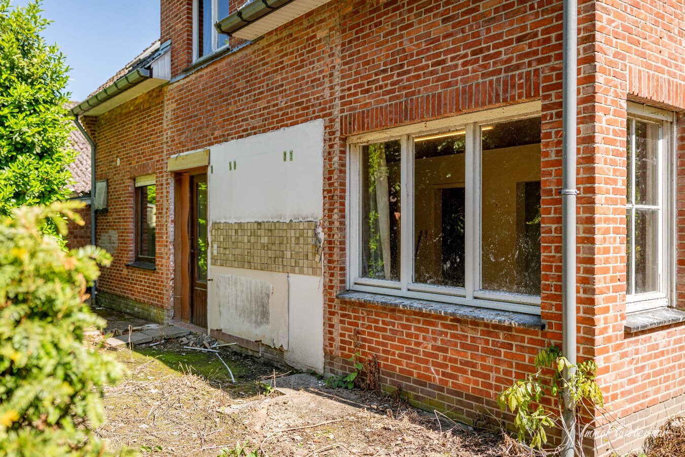 Uniek gelegen te renoveren woning met stalgebouw op ca. 10ha te Herk-de-Stad 