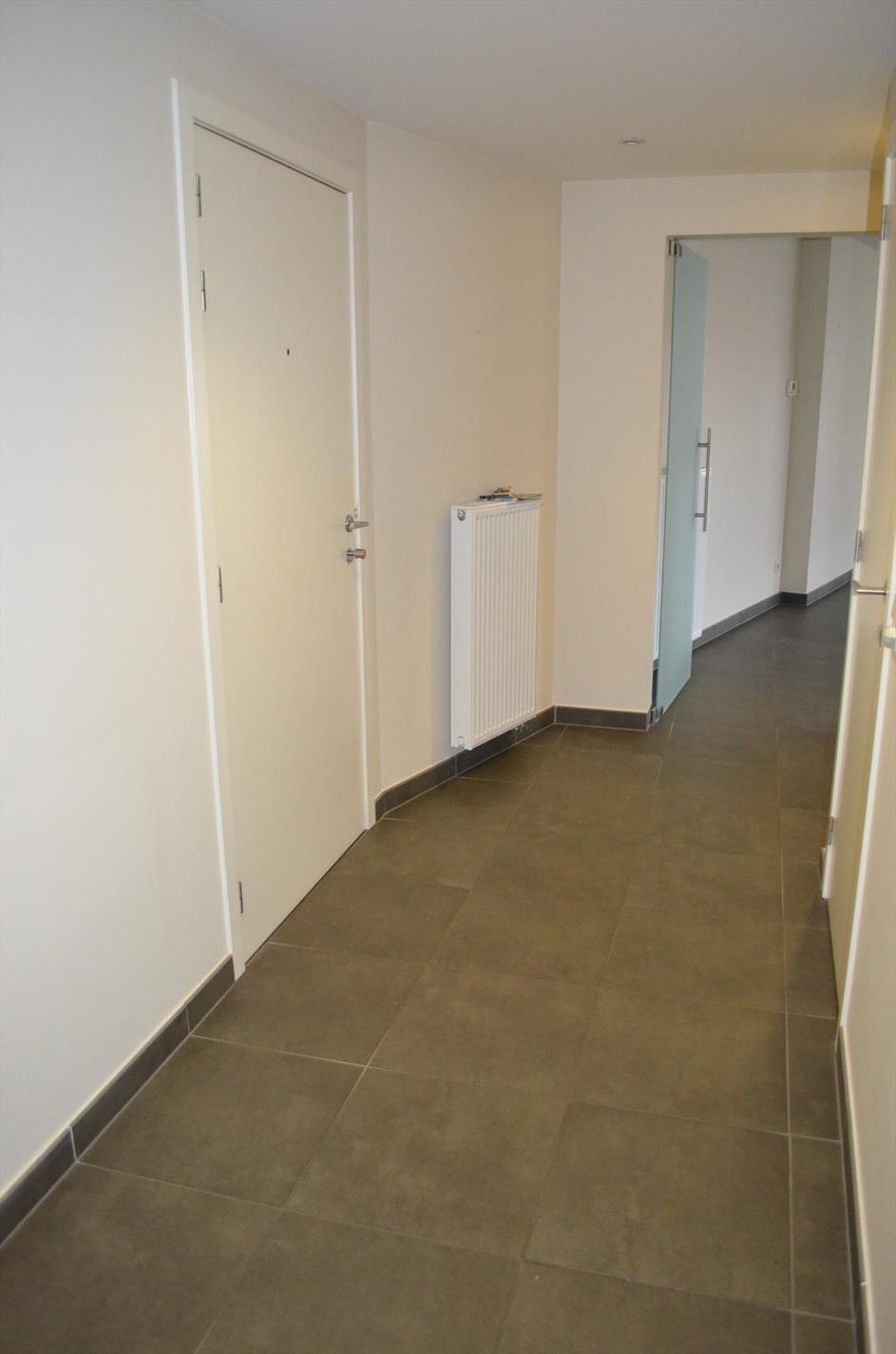 Appartement met 2 slpks, terras en garage te centrum Maldegem 