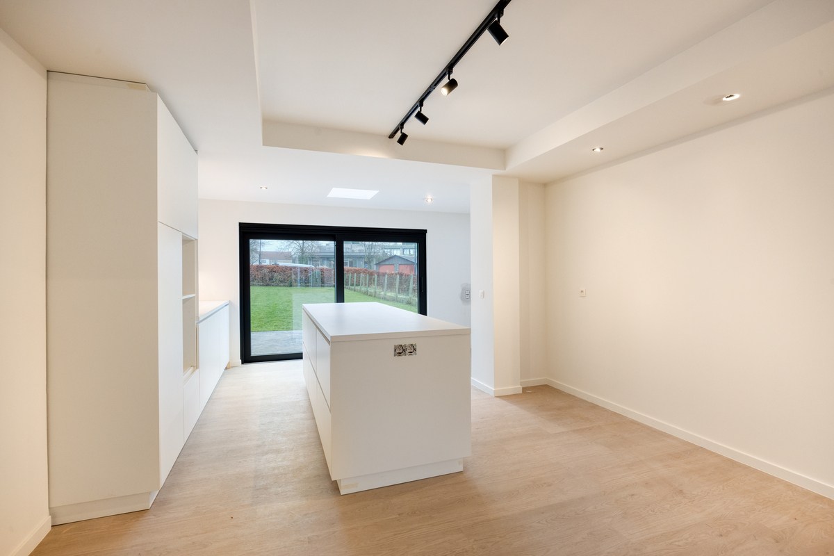 Volledig gerenoveerde halfopen bebouwing met 3 slaapkamers, tuin, terras en garage in Kumtich! – EPC 95 kWh/m² - bewoonbare opp. 153 m² 