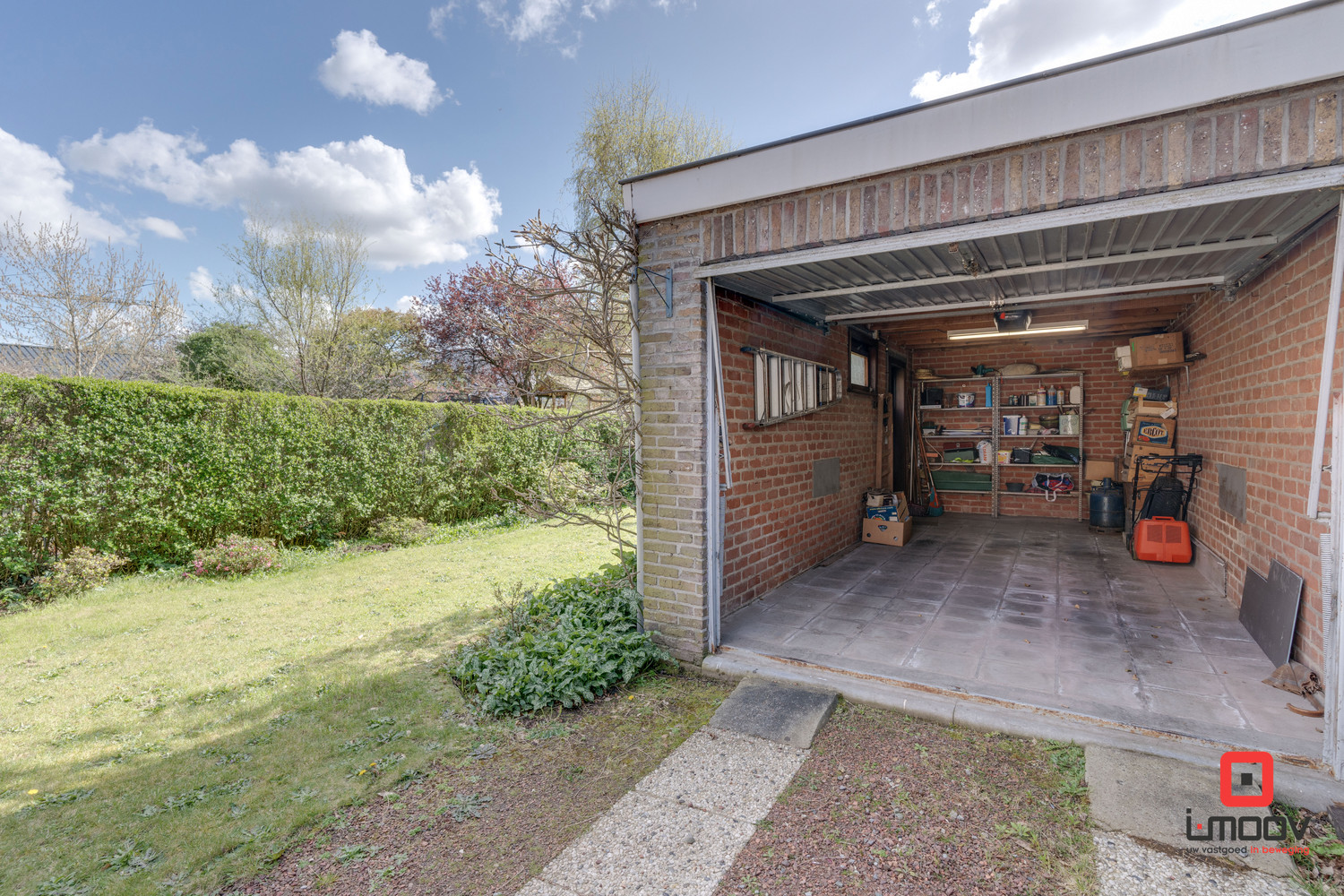 Halfopen bebouwing met veel potentieel te koop! 