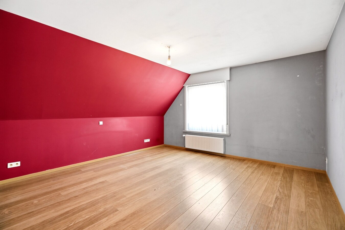 Ruime halfopen woning met 5 slaapkamers te koop in Werken met garage en ruime tuin! 