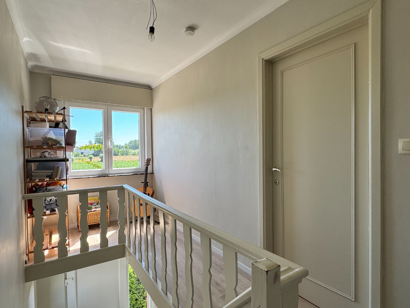 Gerenoveerde halfopen woning met 3 slaapkamers, tuin en carport 