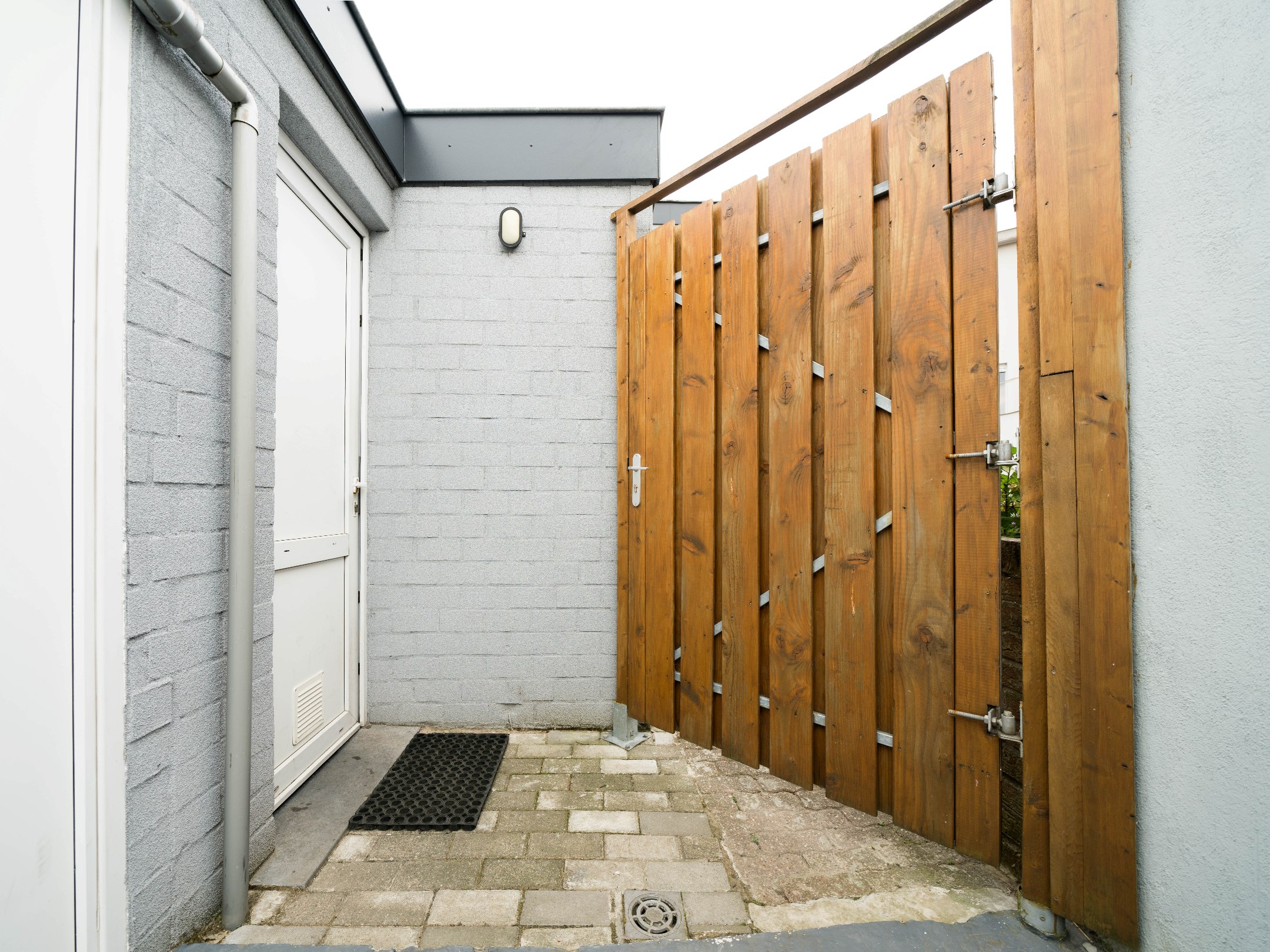 Volledige gerenoveerde 2-kamer woning met tuin 