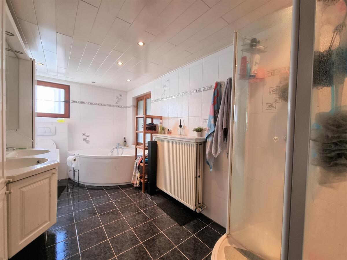 Ruime, instapklare woning met 4 slaapkamers, garage &amp; terras - Knokke 