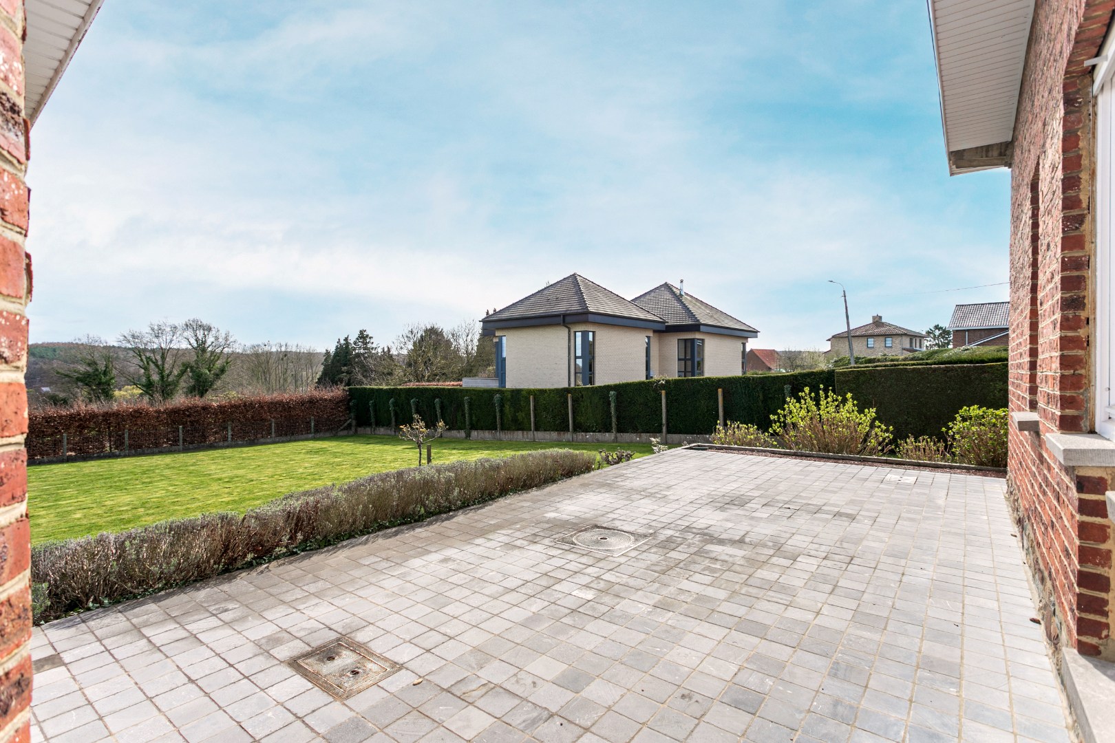 Te renoveren woning met 5 slpks op topligging in Dworp 