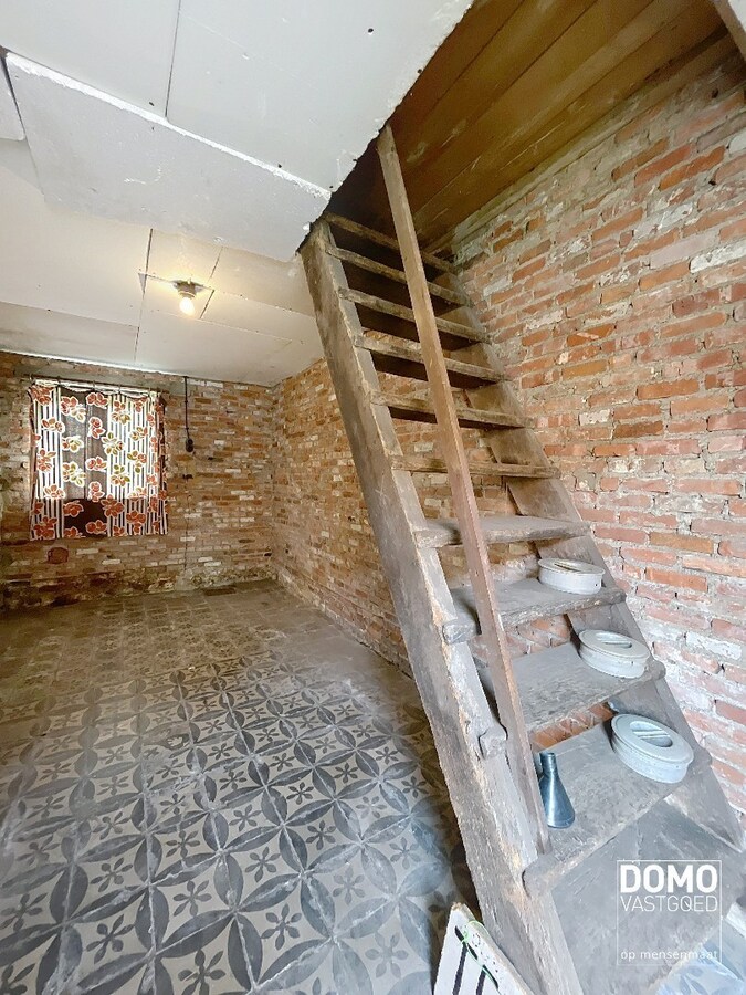 Authentieke open bebouwing met bijgebouwen en potentieel in Tuilt-Kuringen 