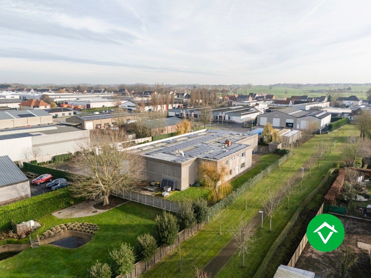 Bedrijfsgebouw met woonst te Ichtegem 