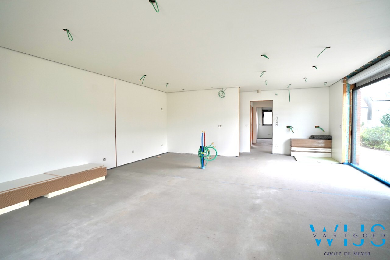 Nieuwbouw met 5 slaapkamers op een prachtig perceel te EEKLO ! 