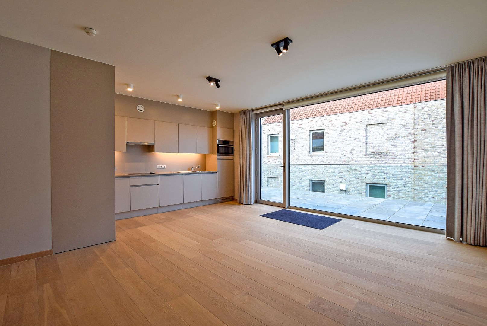 Uiterst goed onderhouden assistentieflat (55m² + 11m² terras) met 1 slaapkamer te Nieuwpoort. 