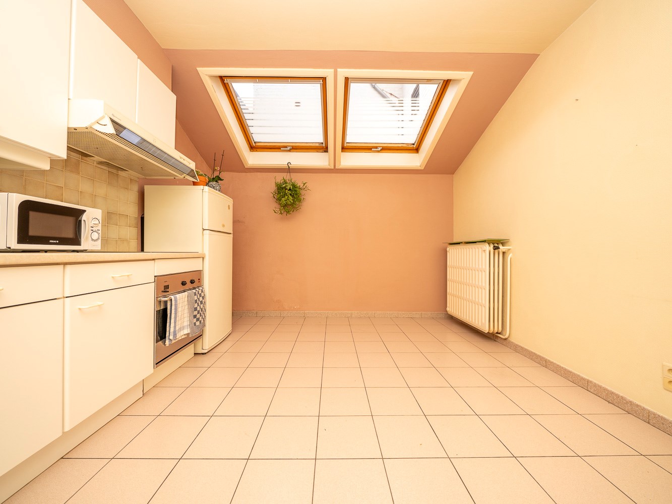 Veelzijdig hoekpand in het centrum van Schepdaal 