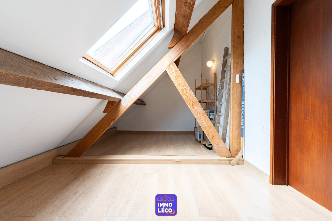 Maison d'architecte avec profession libérale, double garage, jardin, CENTRE-VILLE ! 