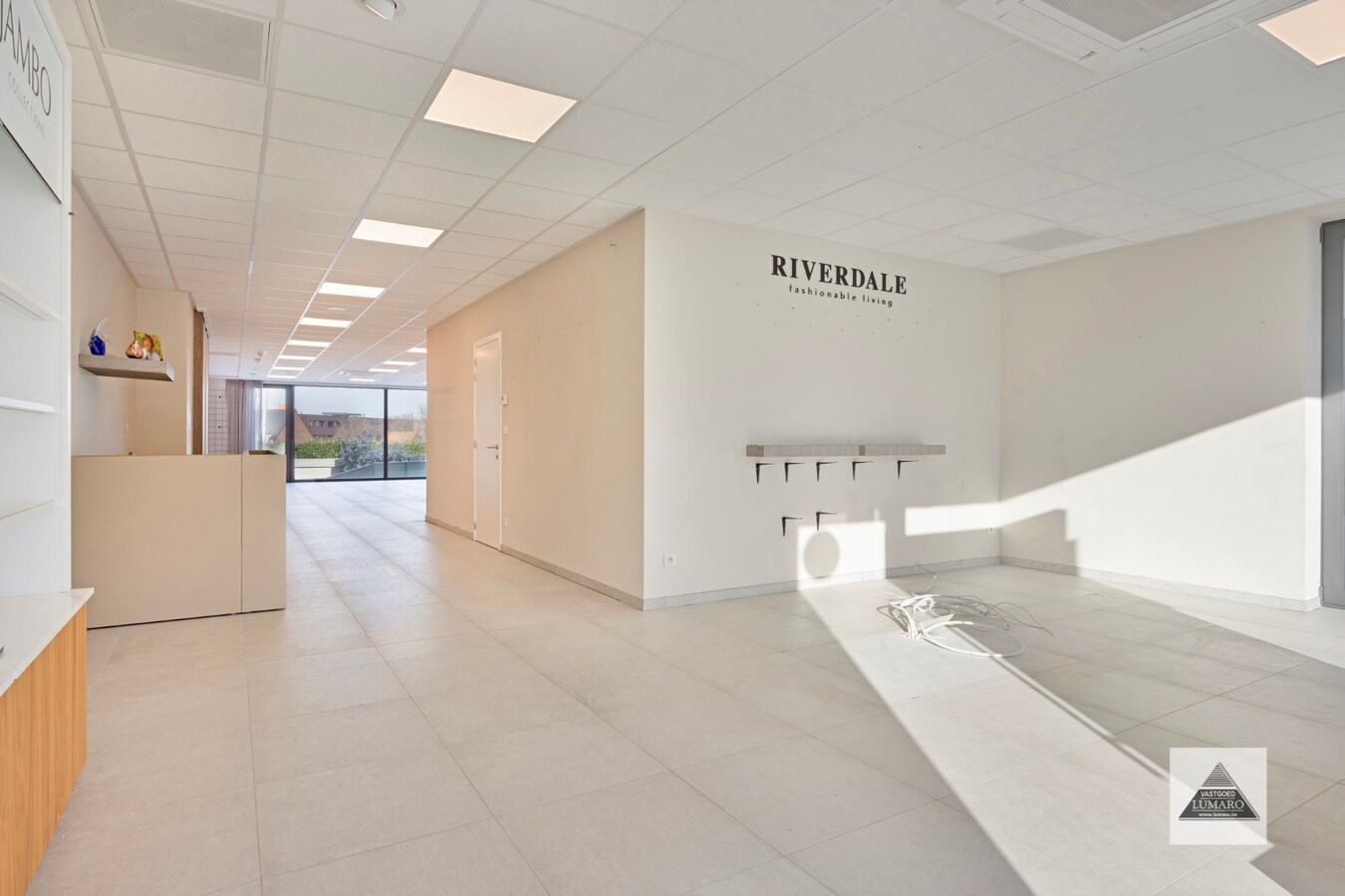 Uitstekend gelegen kantoor-/praktijkruimte van 130 m² + kelder en garage 