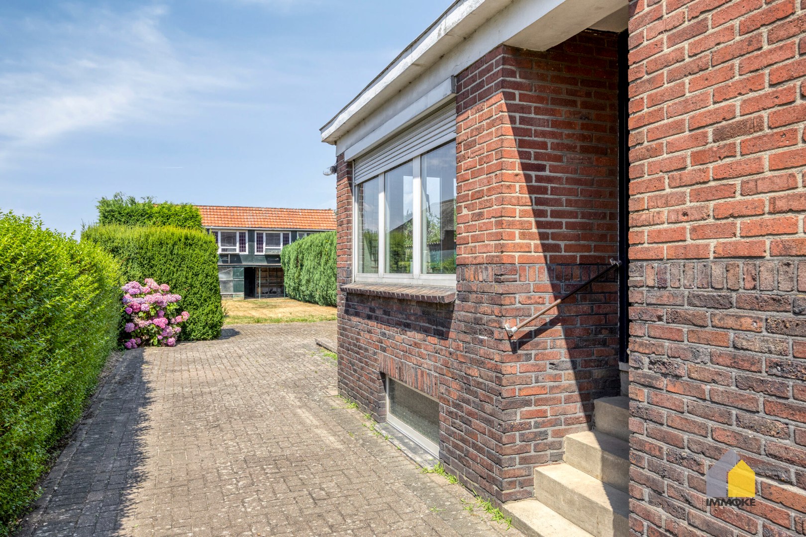 Karaktervolle, halfvrijstaande woning op 7a 31ca met aangrenzend weiland 16a 50ca. 