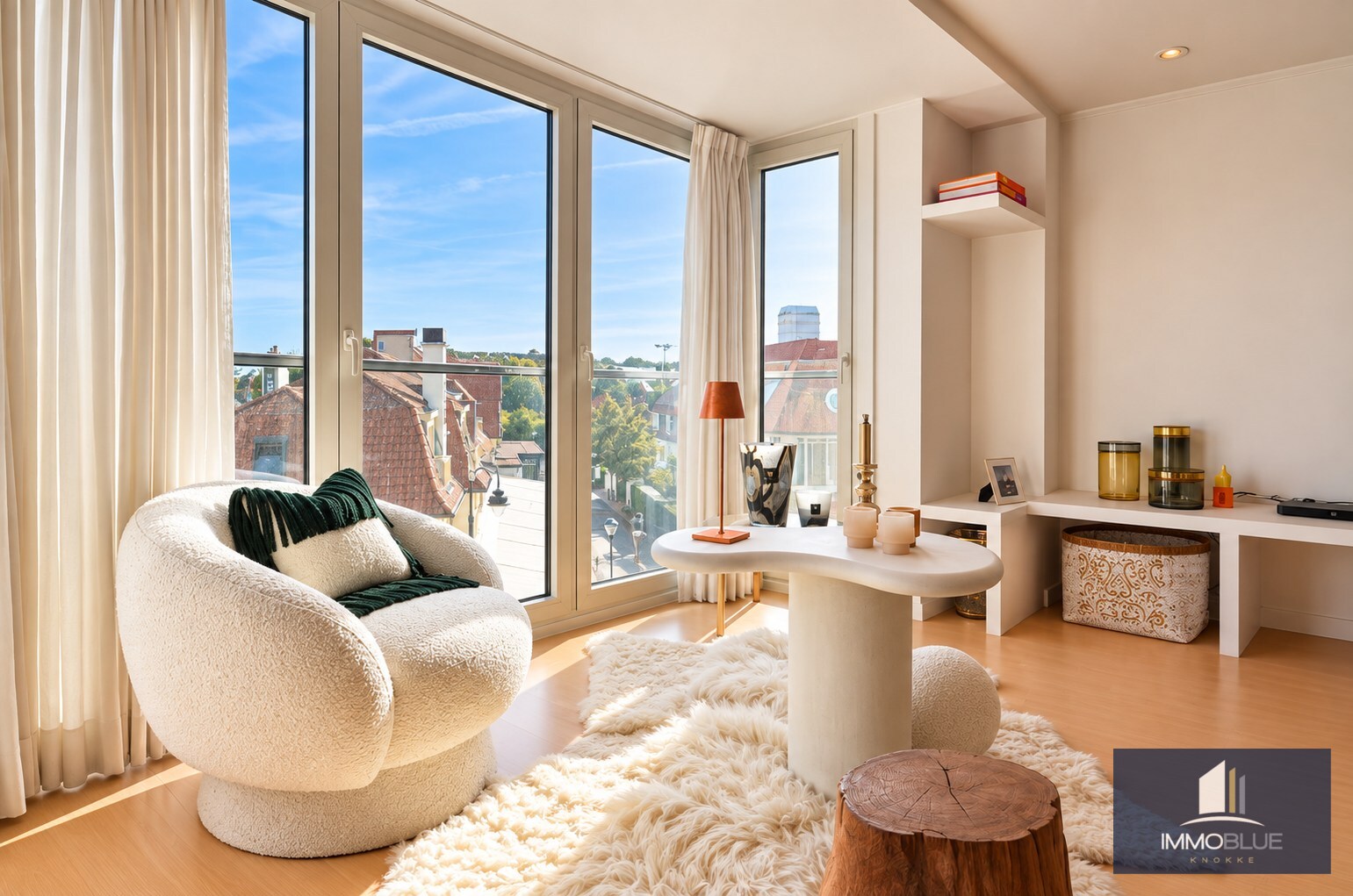 Zeer lichtrijk en instapklaar zuidgericht appartement met open zicht. 