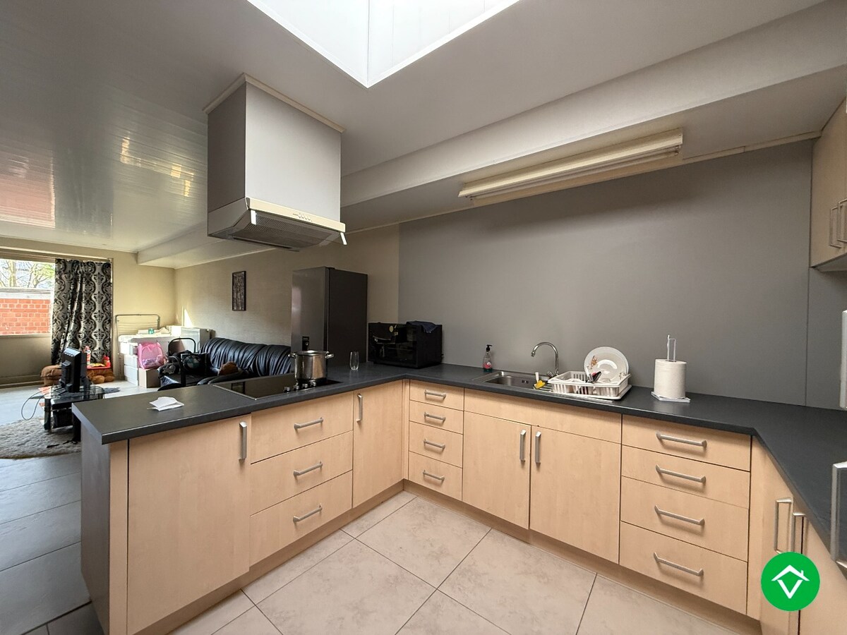 Gelijkvloers appartement met twee slaapkamers en terras te Roeselare 