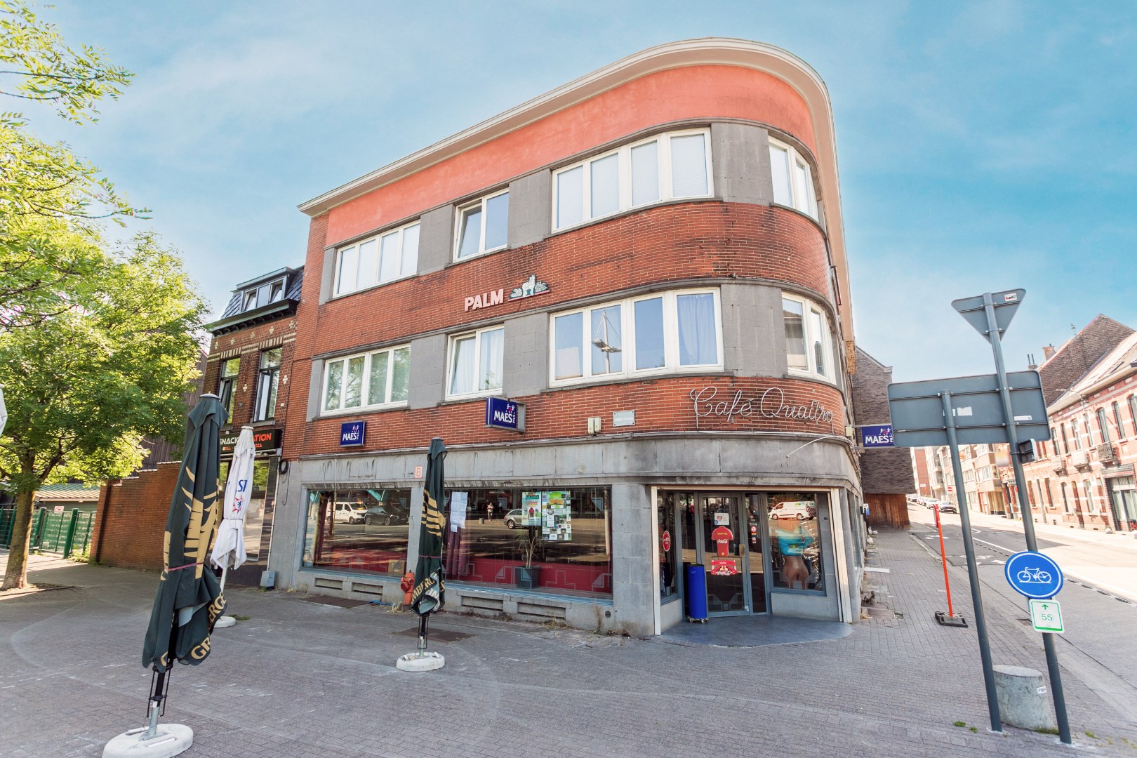 Ruim handelsgelijkvloers in centrum Halle 