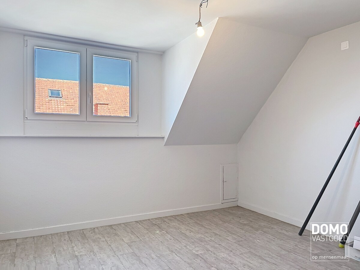 APPARTEMENT MET 2 SLAAPKAMERS EN GARAGEBOX NABIJ CENTRUM VAN HASSELT 