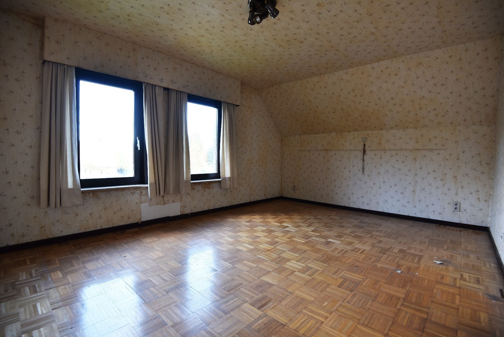 Ruime woning met 4 slpks op 1.042m² rustig gelegen te Lembeke 