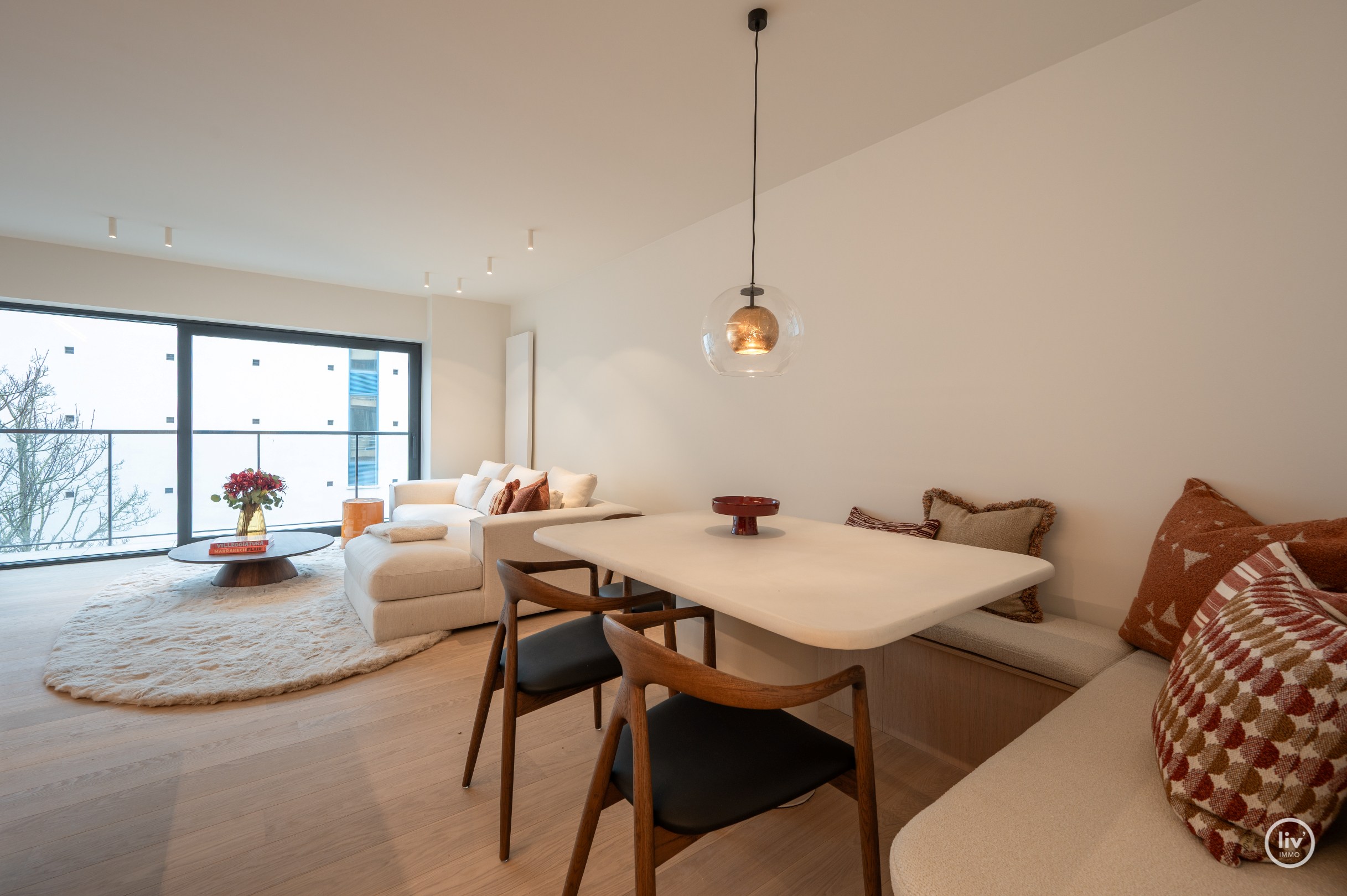 Gerenoveerd 3 slaapkamerappartement centraal gelegen vlakbij de LIppenslaan te Knokke. 