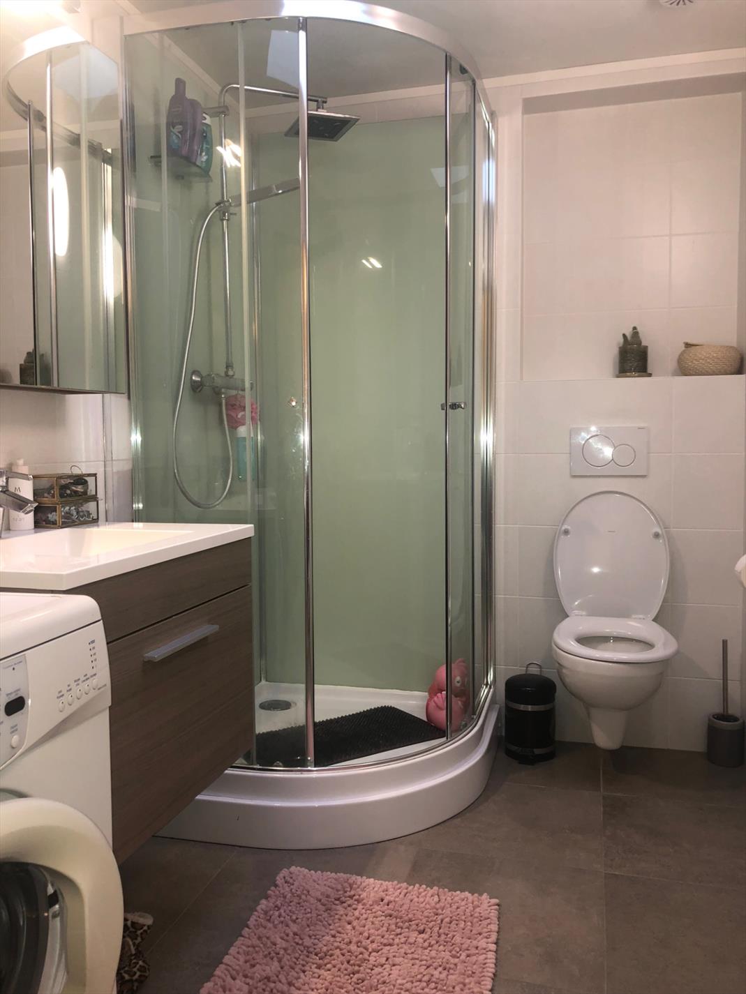 Mooi duplexappartement met 2 slaapkamers en garage 