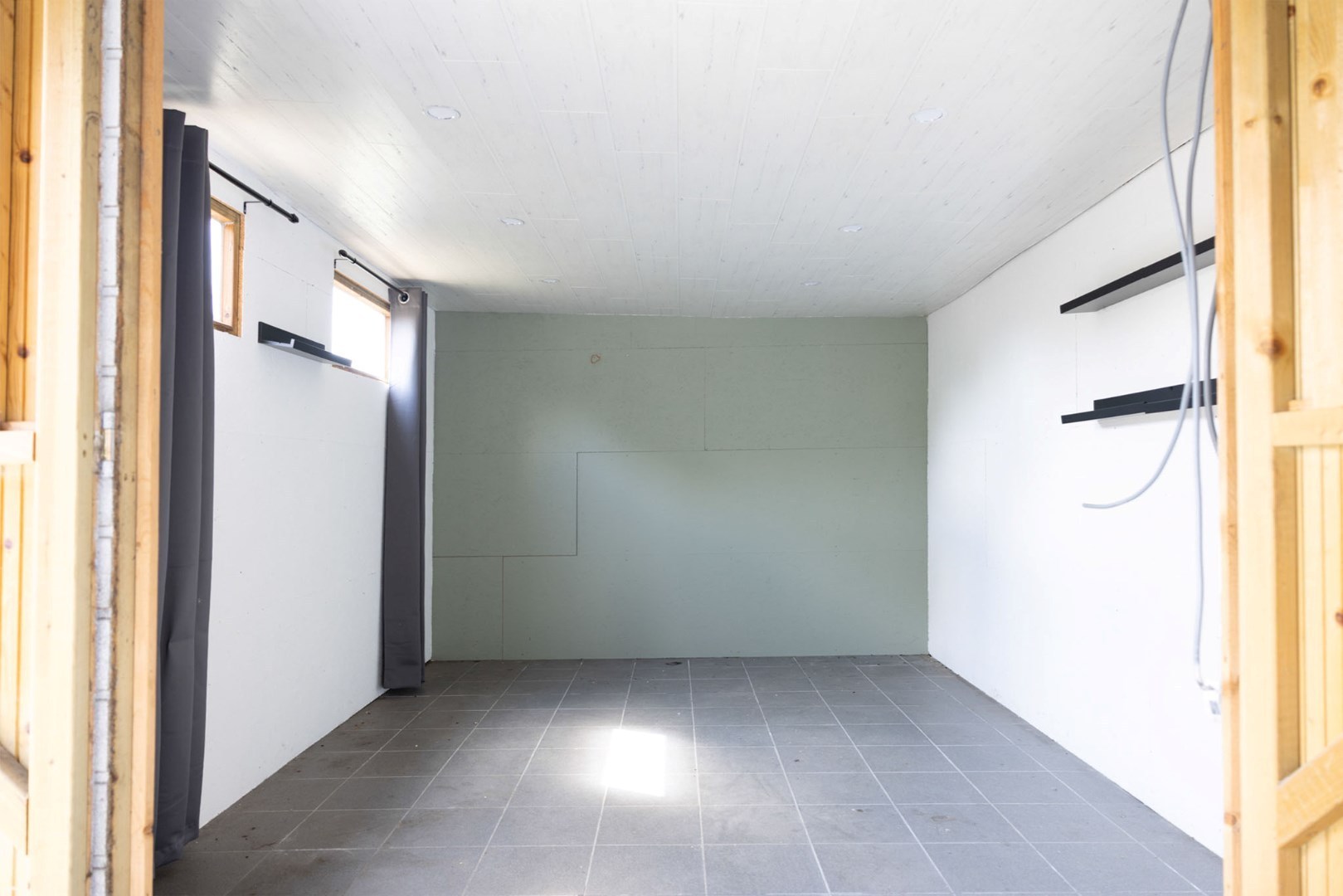 Bungalow met 2 slpks en bijgebouwen landelijk gelegen te Adegem 