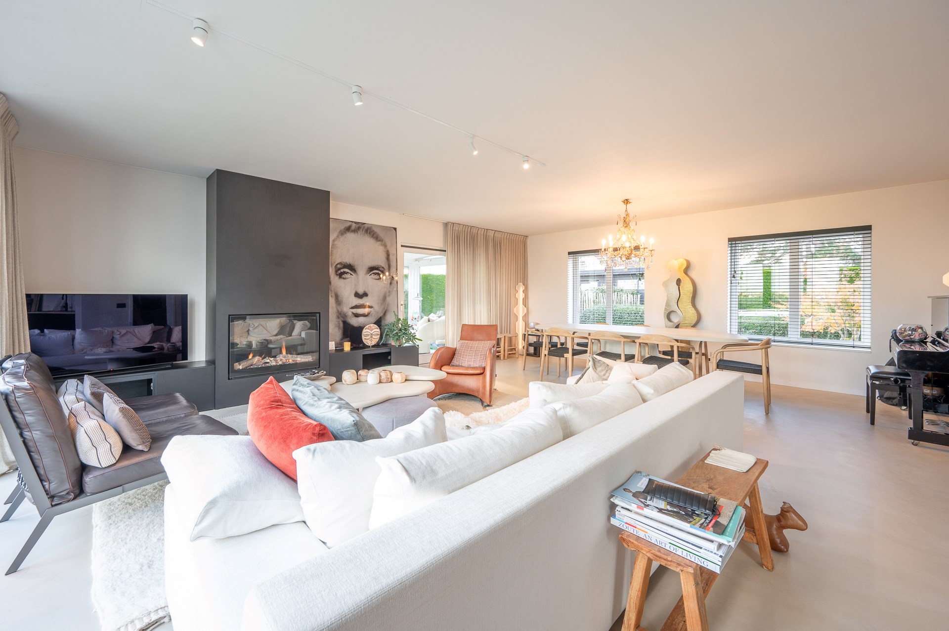 Propriété exceptionnelle et rénovée (5 510 m² de terrain) à proximité du centre de Knokke-Heist et bénéficiant d'une vue exceptionnelle sur les polders de Knokke. 