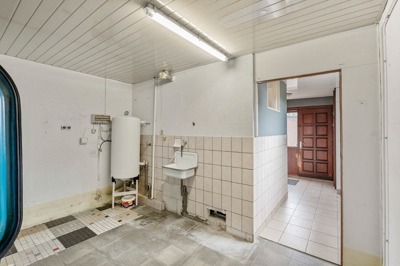 Te renoveren halfvrijstaande gezinswoning op een perceel van 5a03ca te Neeroeteren! 
