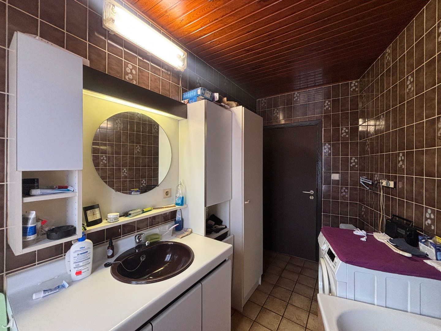 Gelijkvloerse woning met 2 slpk., garage en carport nabij centrum Mol 