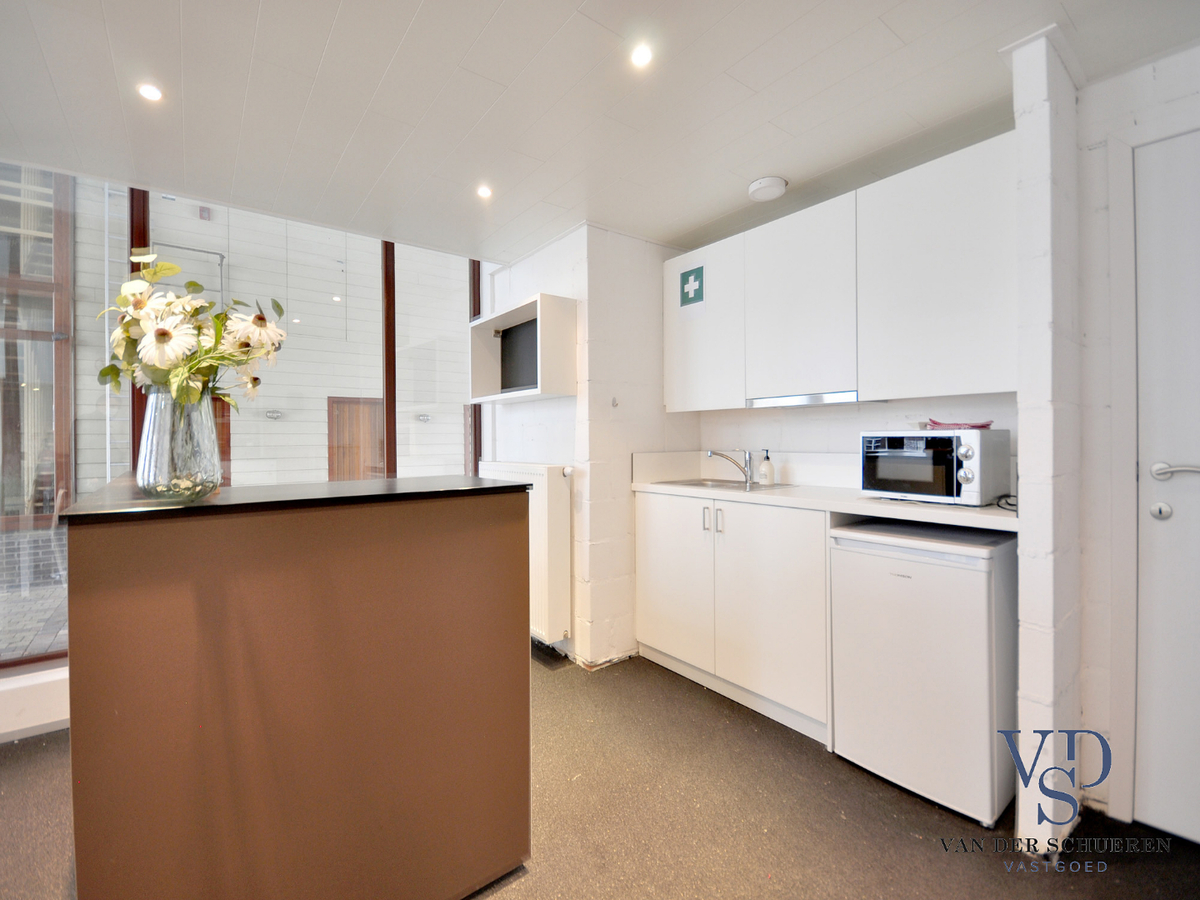 Eigentijdse loft voor wonen en werken. Opportuniteit als investeringspand ! 