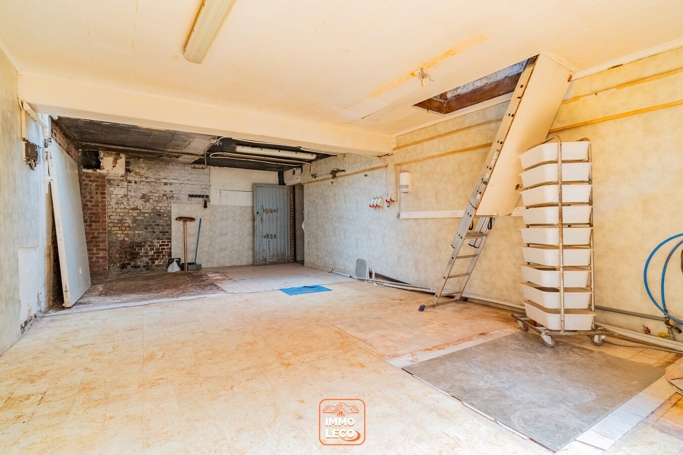 Maison de commerce avec appartement DUPLEX à l'étage, IDEAL INVEST ! 