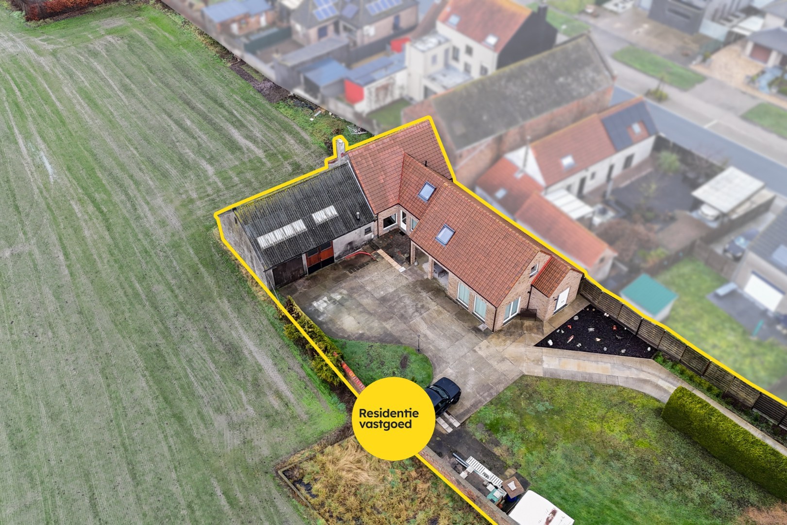 Alleenstaande woning op ruim perceel met vernieuwd woongedeelte en loods (80 m²) 