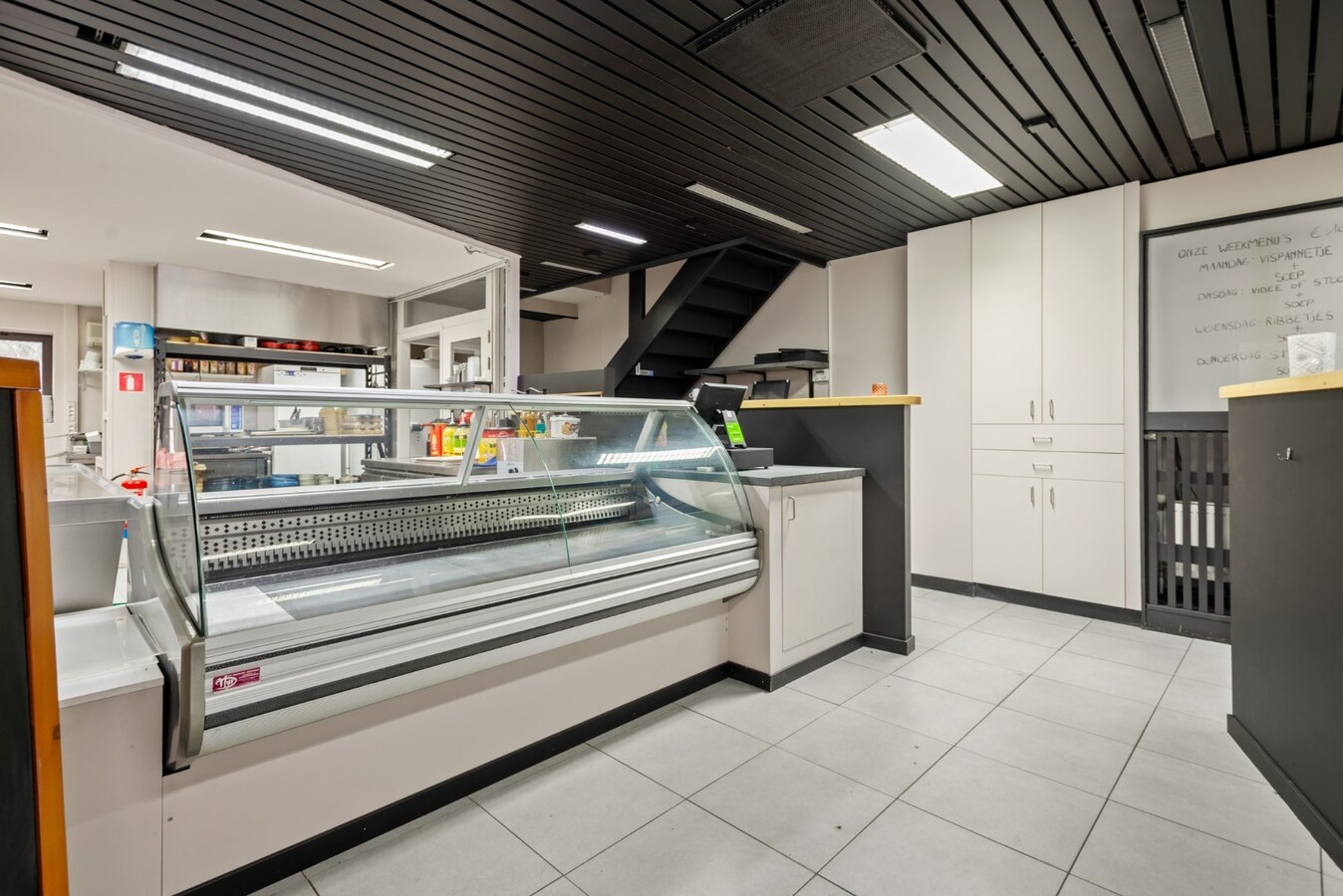 Ideaal gelegen handelspand / kantoor 