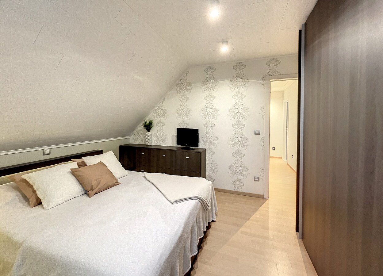 Prachtige instapklare woning met vier slaapkamers in een aangename wijk te Roeselare (Beitem). 