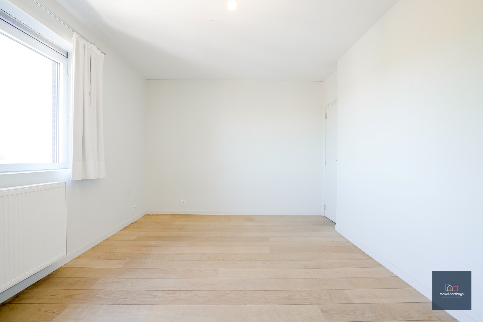Ruim dakapp. met 2-slp. terras, kelder en garage 