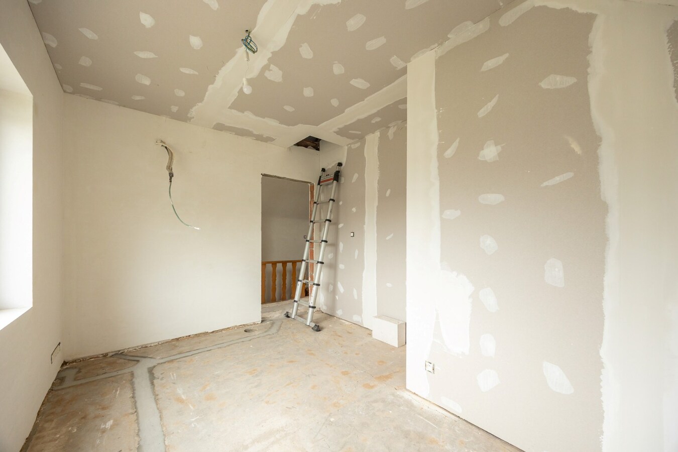 Vernieuwbouwwoning met ruim nieuwbouwmagazijn van 155 m² 