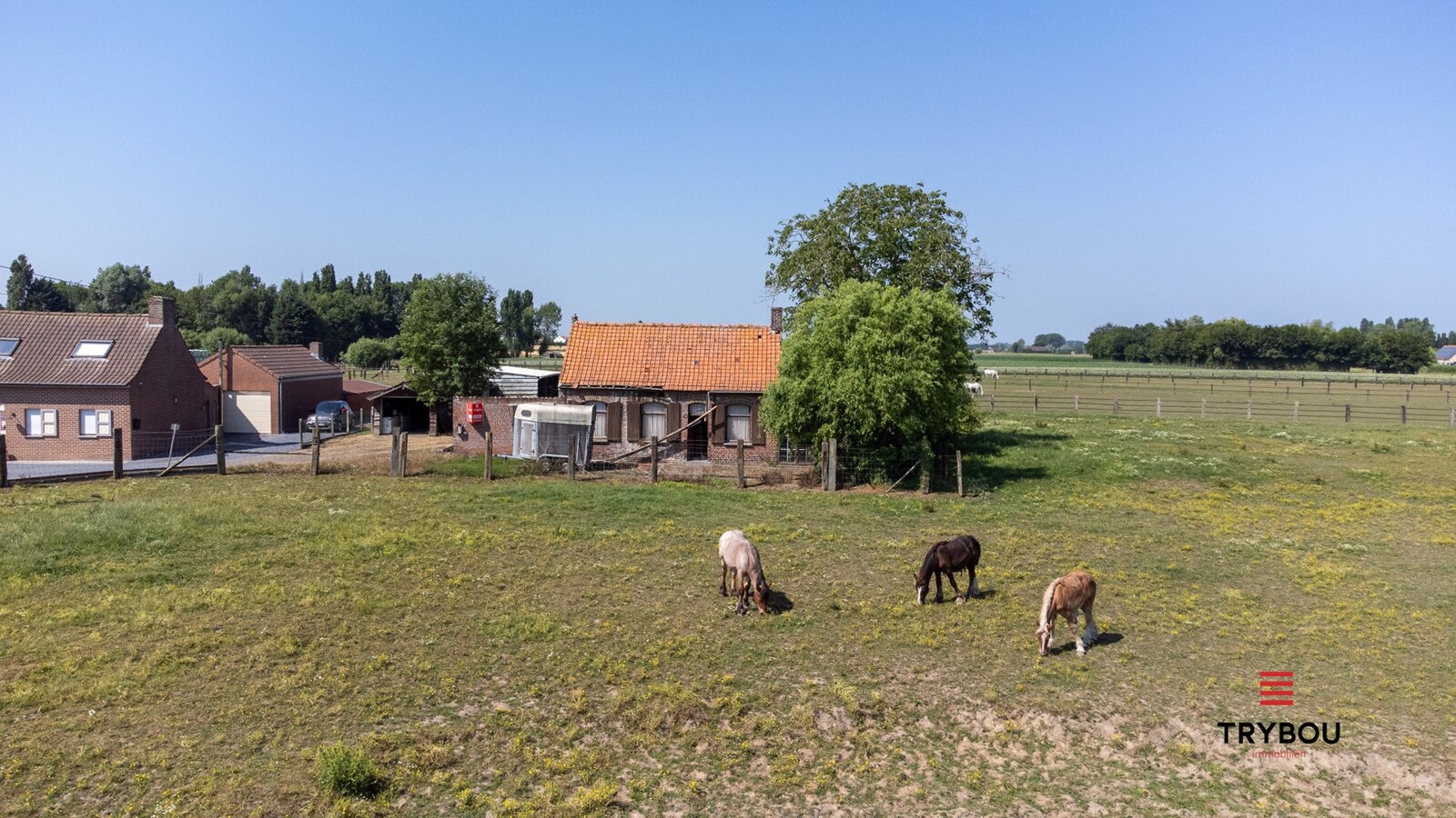Landelijke, te renoveren woning op 9245 m² in Houthulst op rustige ligging 