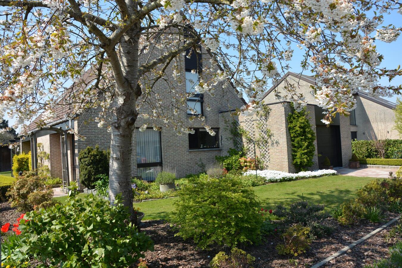 Charmante villa met zonnige tuin 