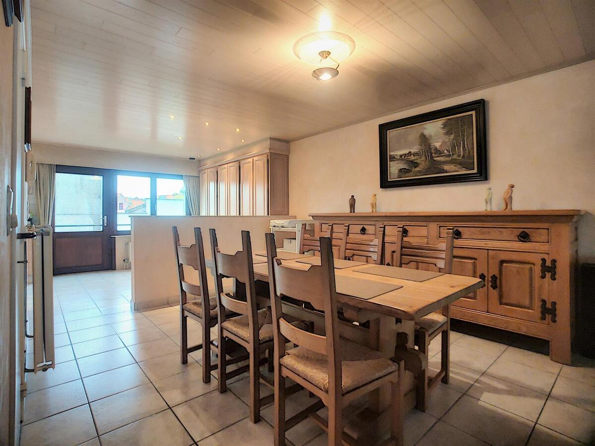 Grote, praktisch ingedeelde woning met oprit, garage &amp; tuin - Heist 