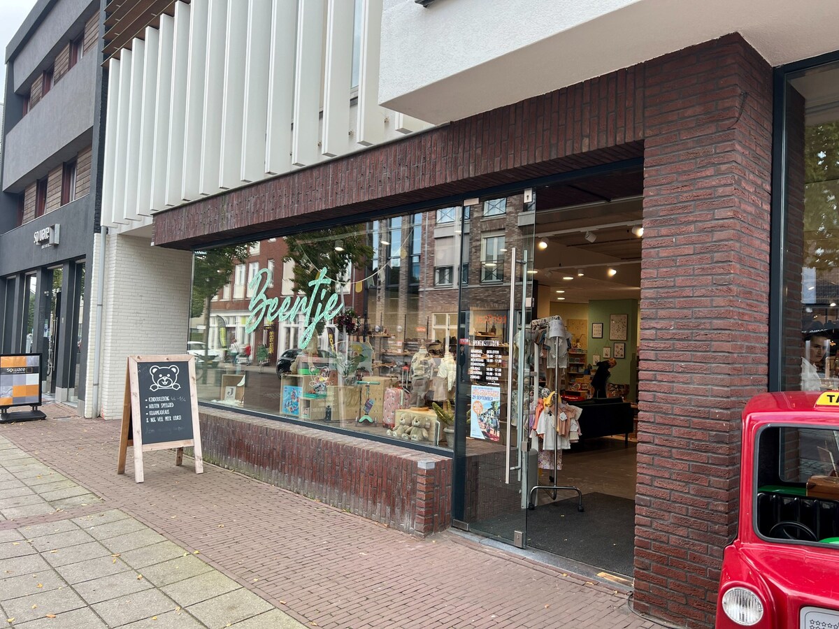 Verhuurde winkelruimte te koop in centrum Bladel. Ideaal als beleggingsobject! 