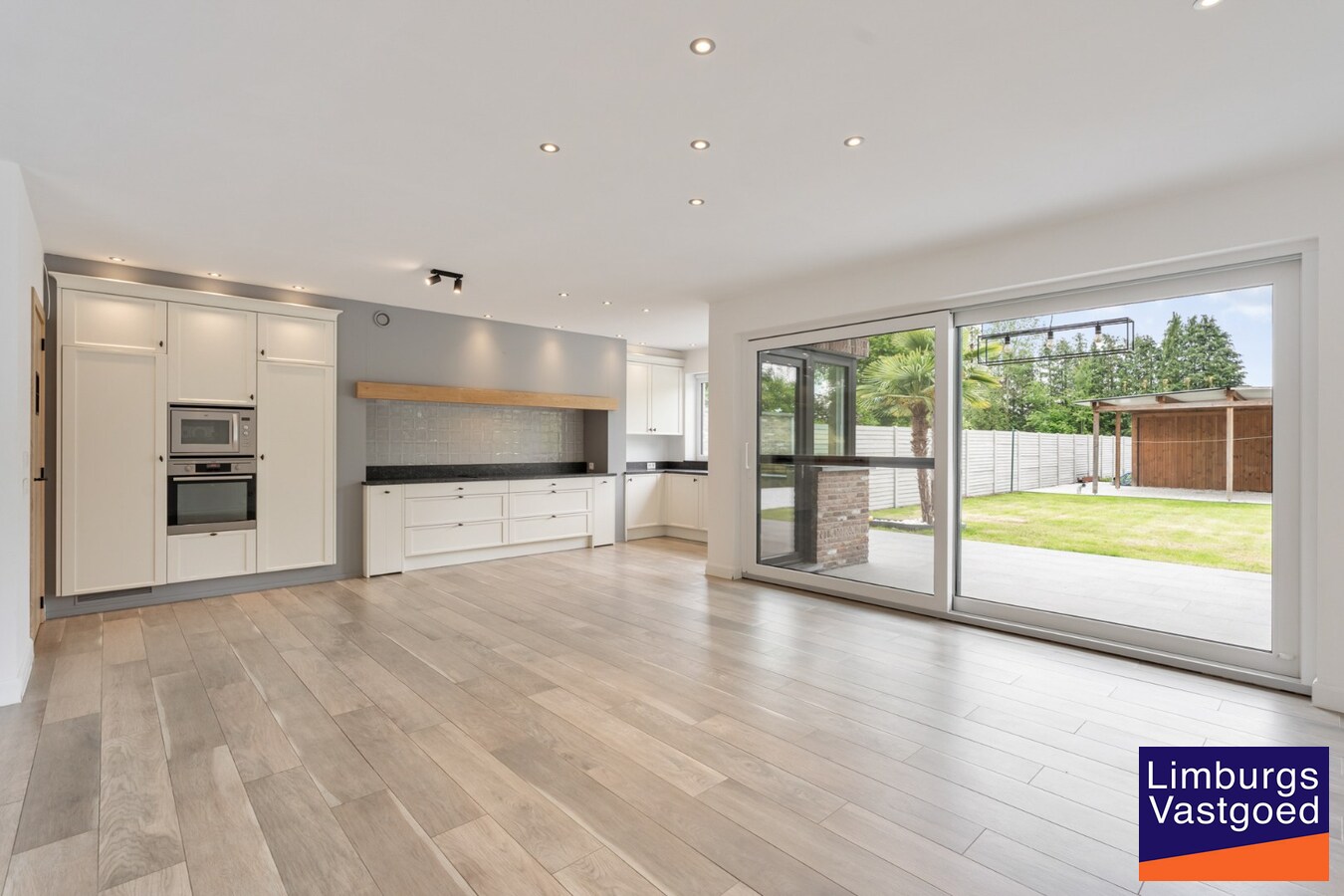 Exclusieve gezinswoning, 283m², 5 slpk, praktijkruimte op toplocatie 