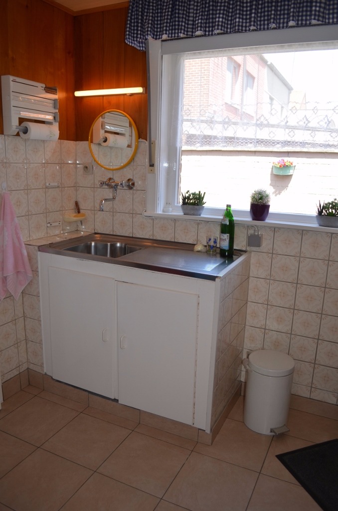 Lichtjes op te frissen woning met garage en tuin te centrum Maldegem 