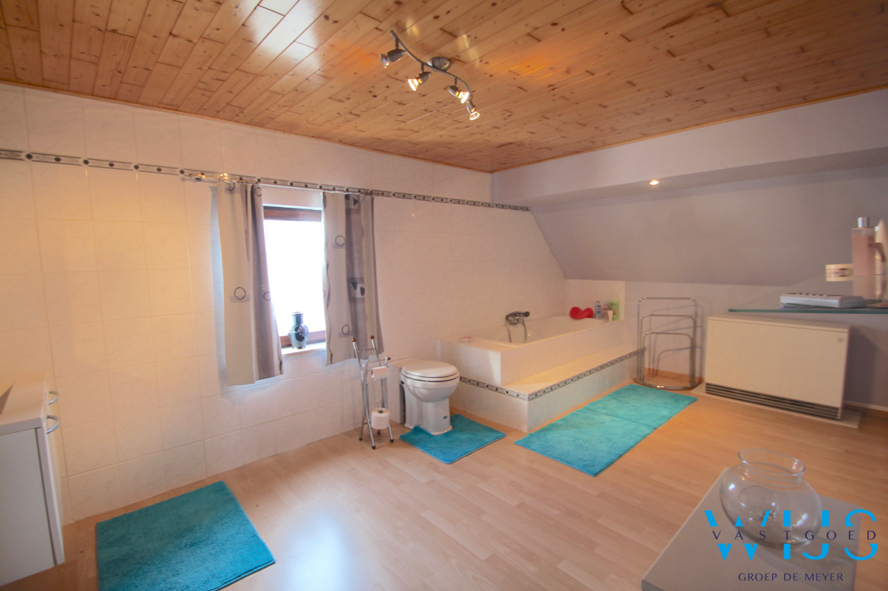 Zeer ruim woonhuis op een ideaal perceel te ADEGEM ! 