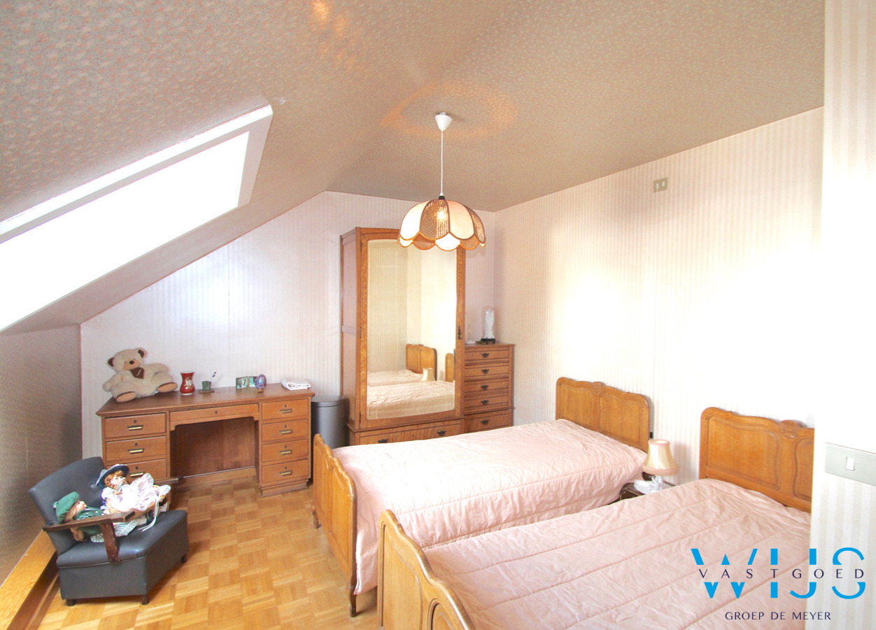 Prachtige instapklare en ruime woning op 1547m²  te OOSTEEKLO 