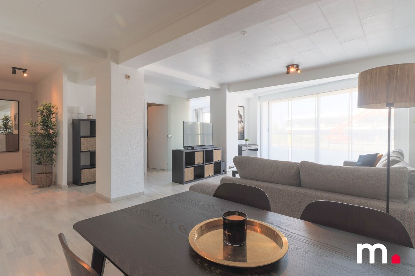 TOPPER !! Prachtig ruim 1 slaapkamer appartement aan de vernieuwde Leieboorden ! 