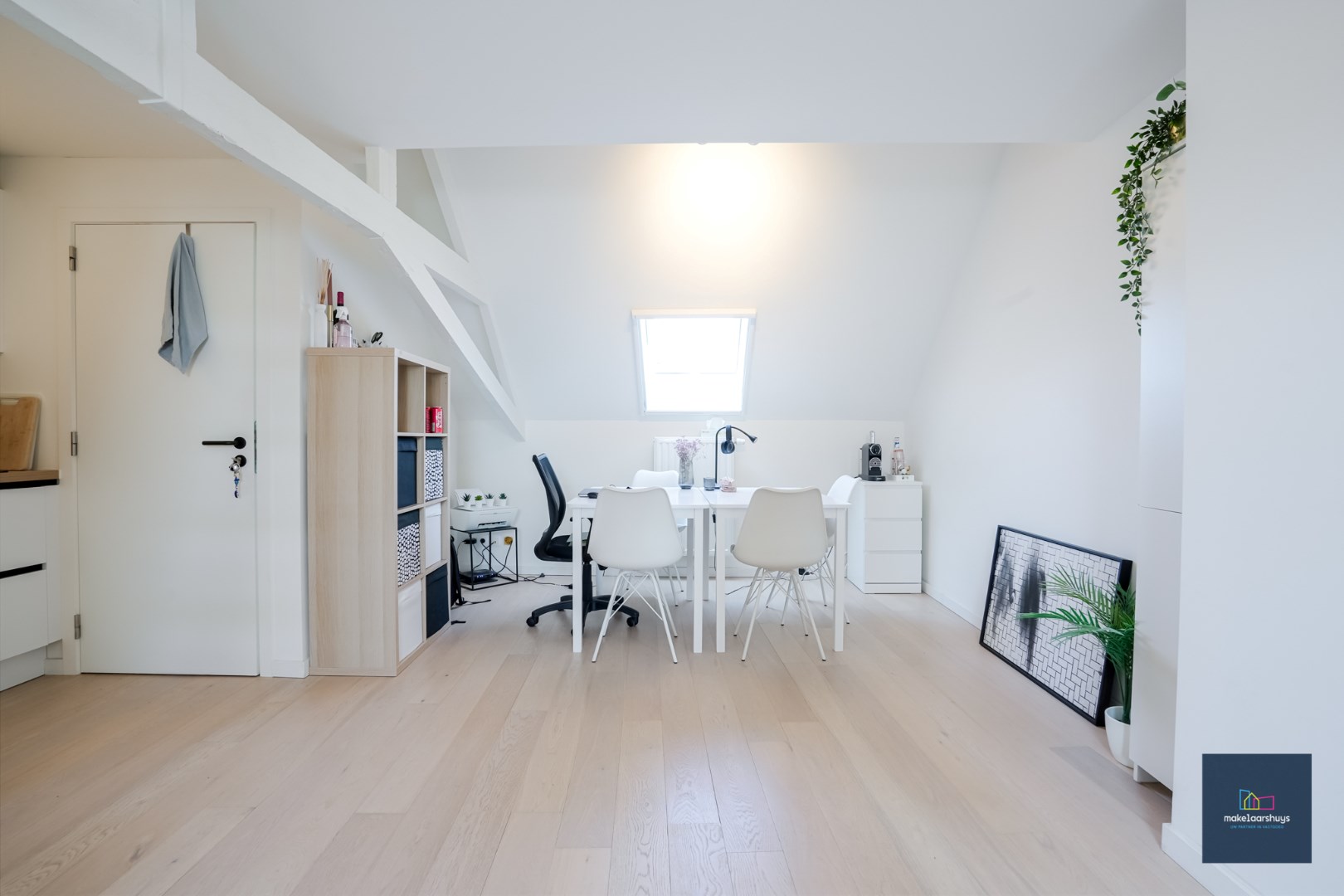 Instapklare studio nabij de Zuid en Sint -Annaplein. 