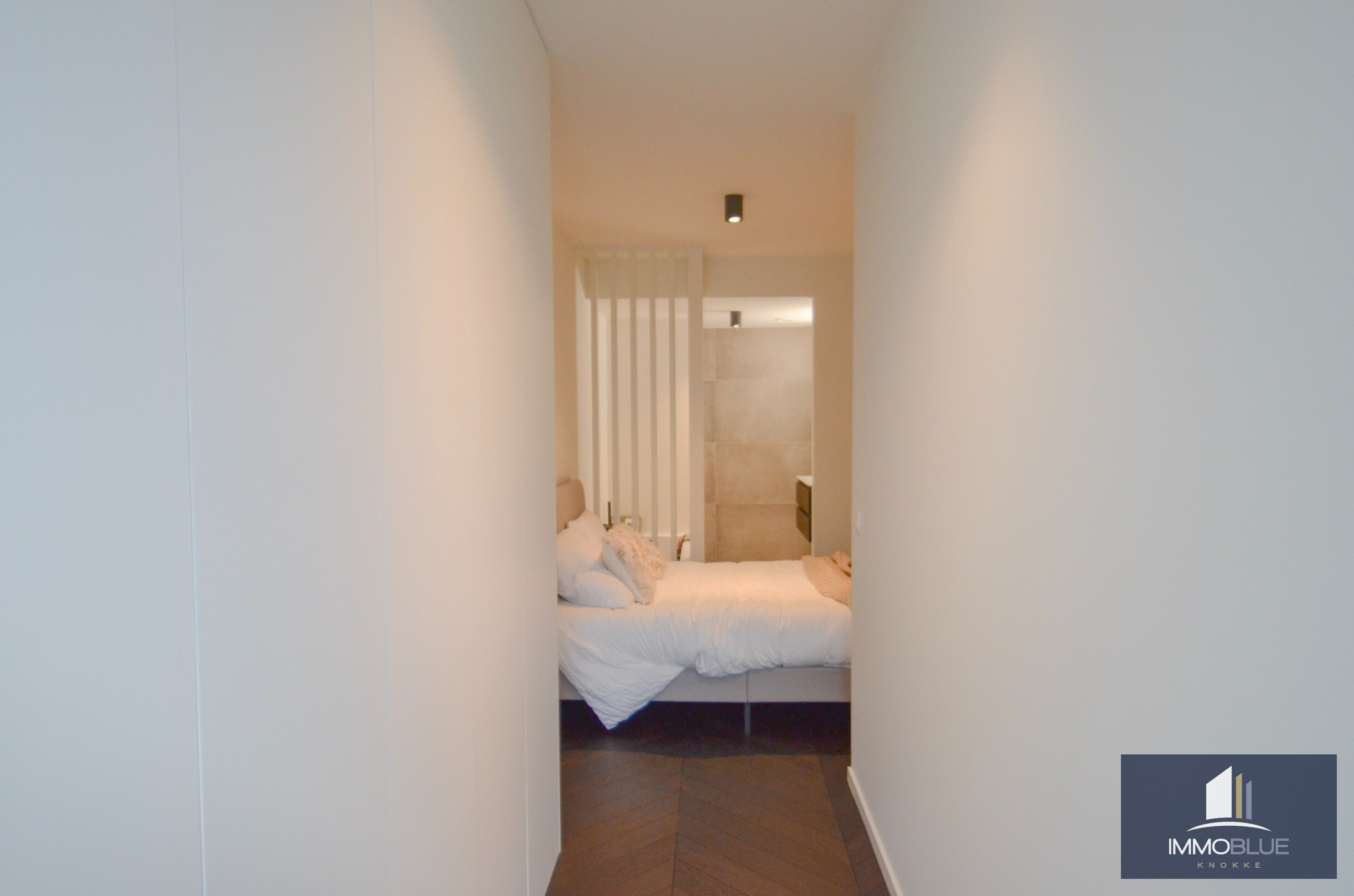 Stijlvol appartement met een ruim zonnig terras gelegen in The Tower. 